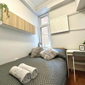 Mmrent Oak Room
